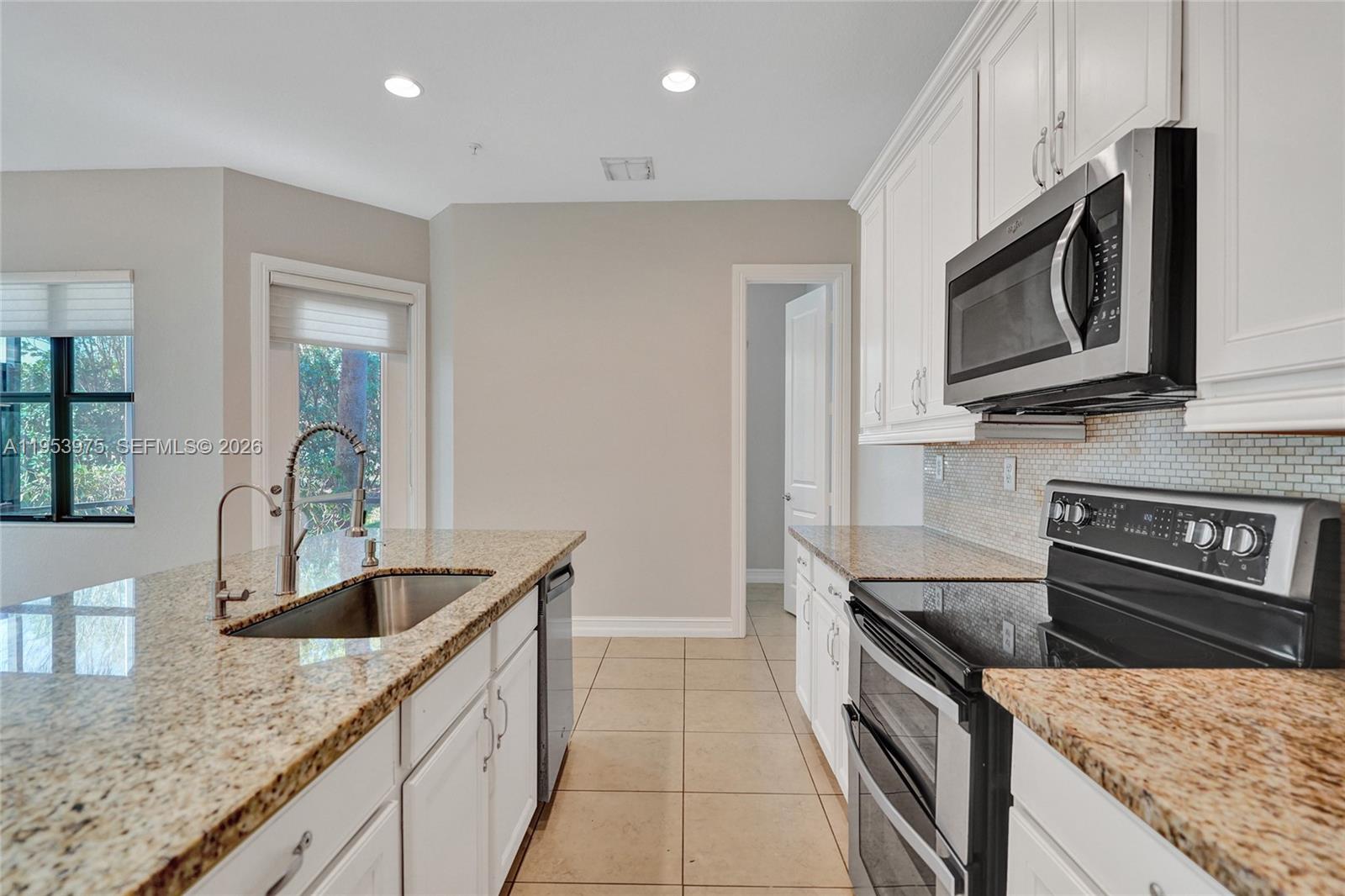 PEMBROKE LAKES SOUTH - Residential