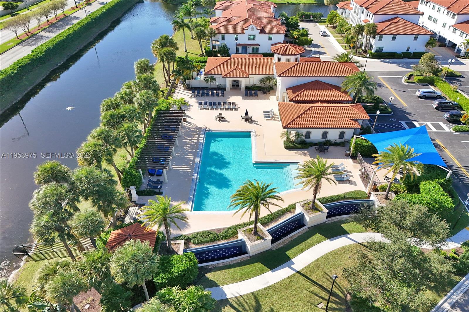 PEMBROKE LAKES SOUTH - Residential