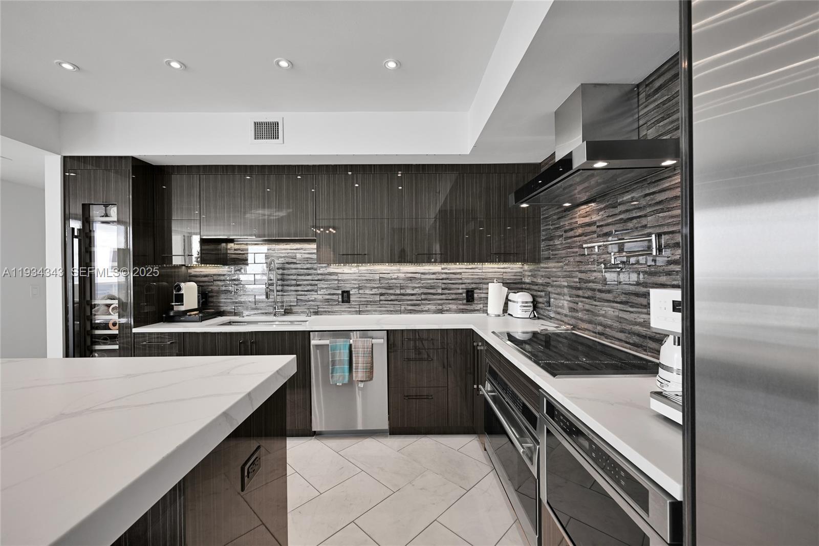 BEACH CLUB CONDO - Residential