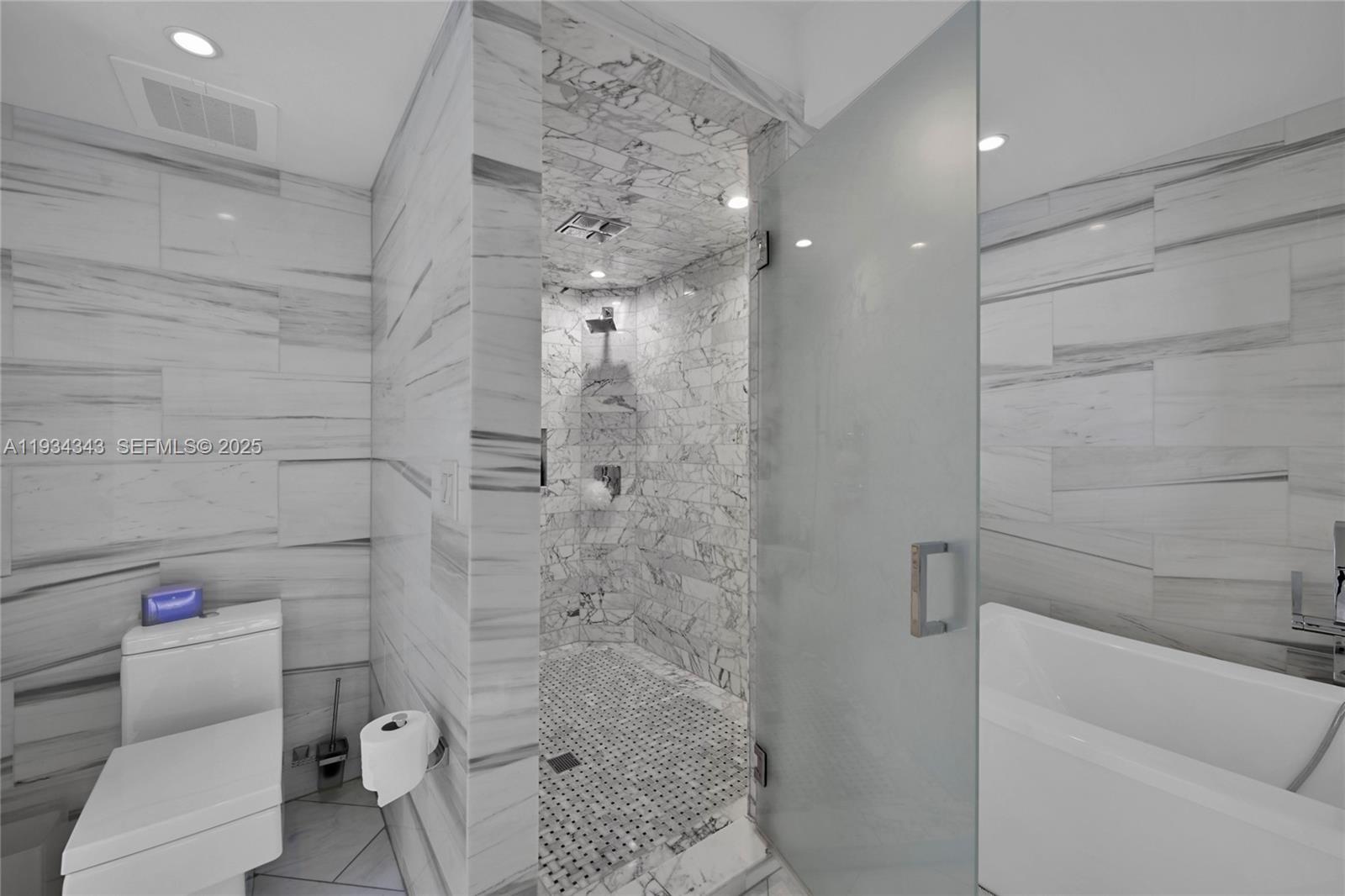 BEACH CLUB CONDO - Residential