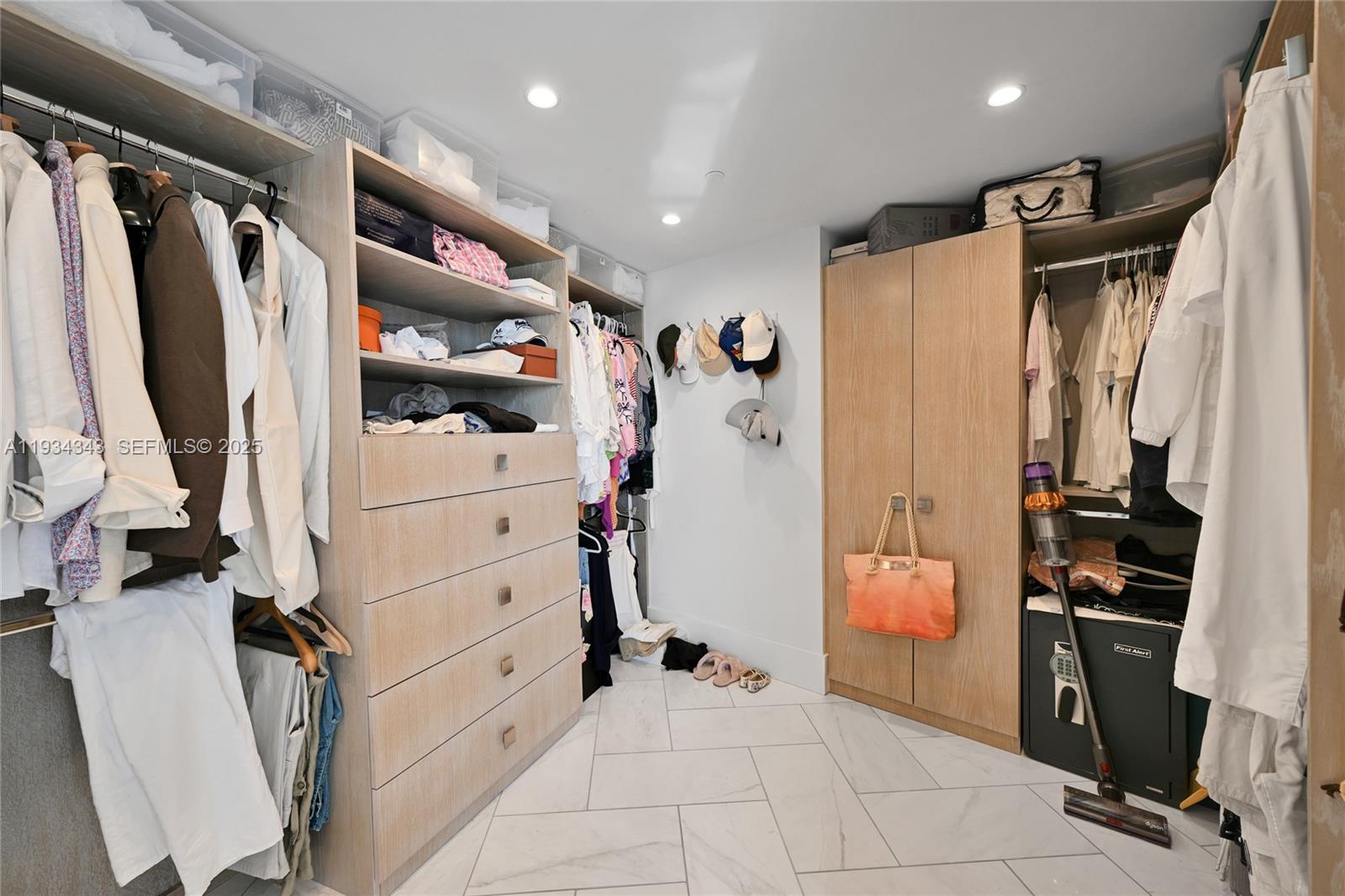 BEACH CLUB CONDO - Residential