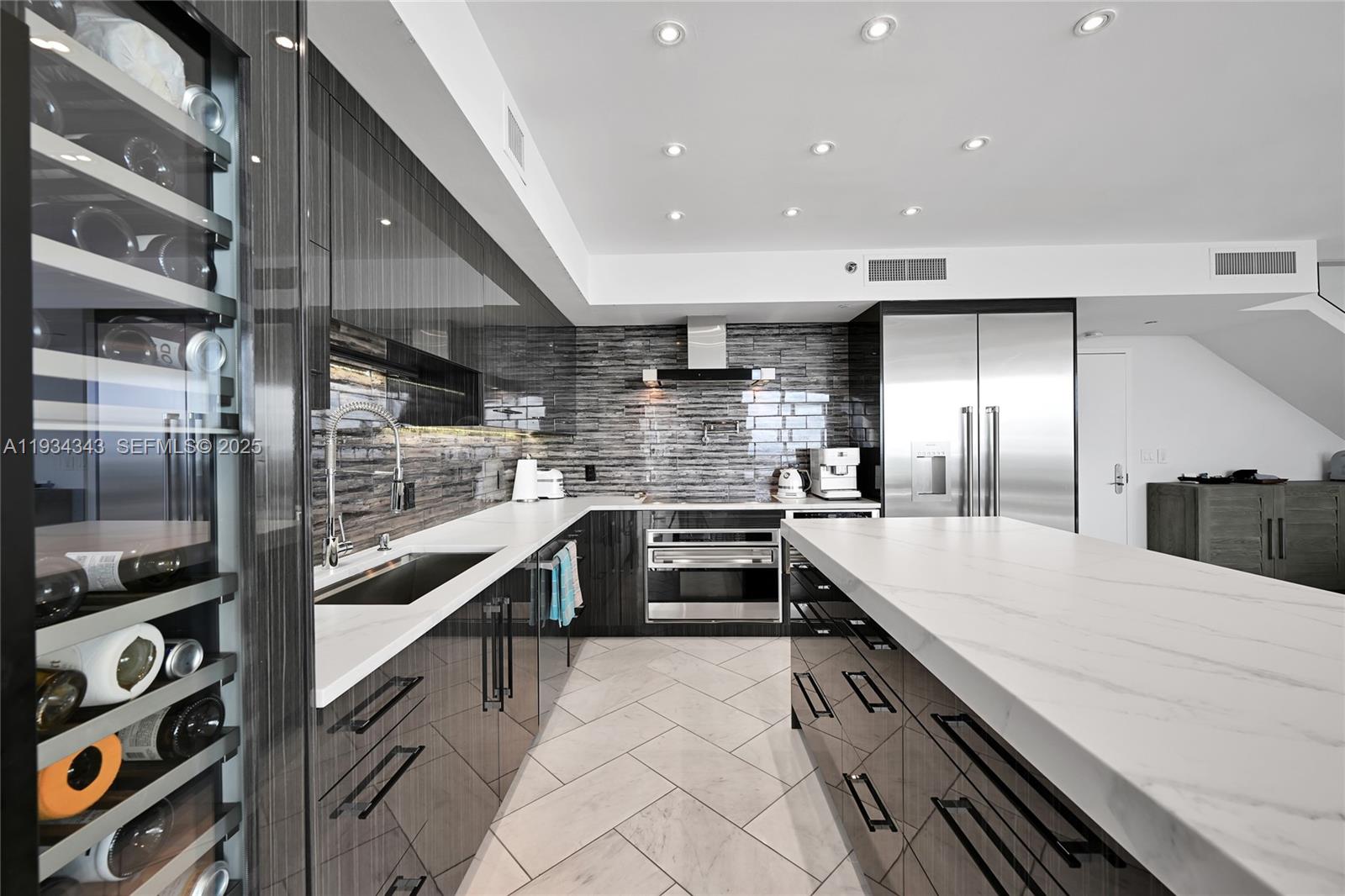 BEACH CLUB CONDO - Residential