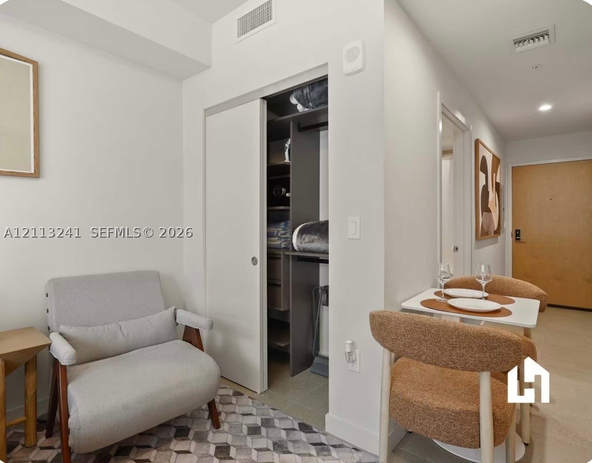 11 NE 6th St 806