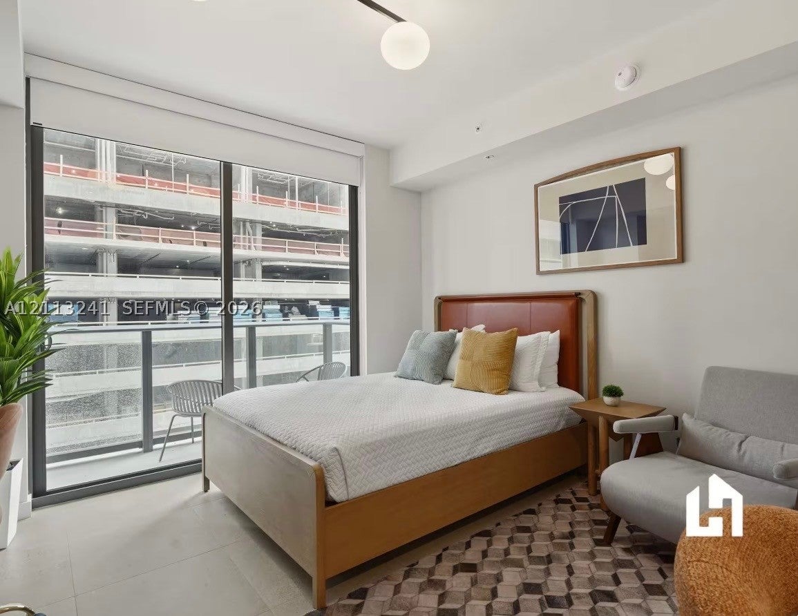 11 NE 6th St 806