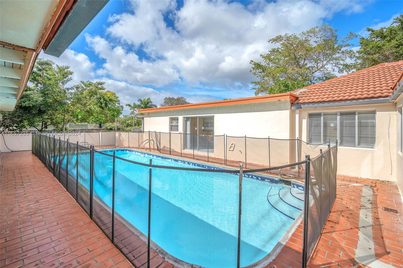 600 CAMELLIA COURT