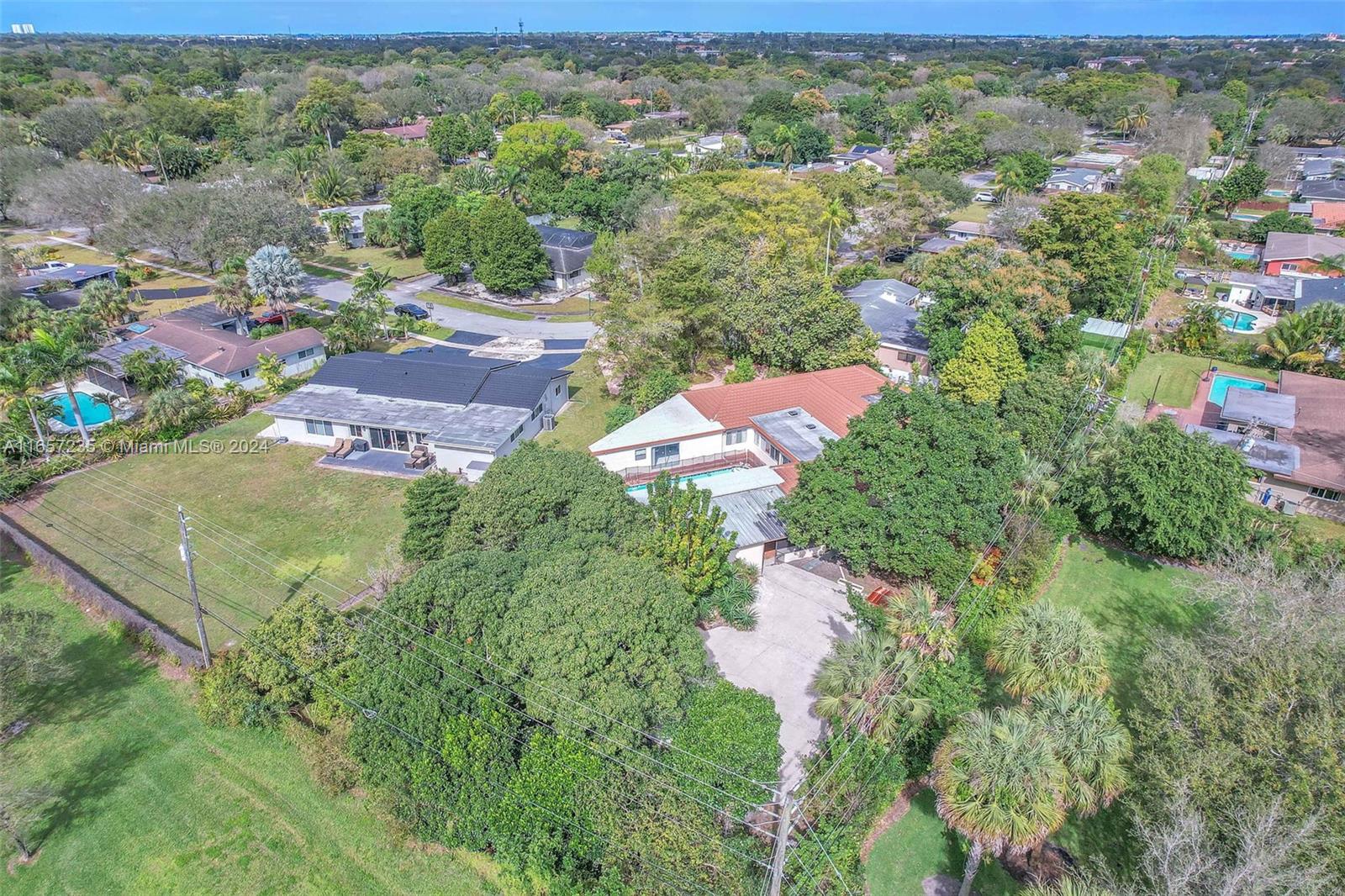 600 CAMELLIA COURT