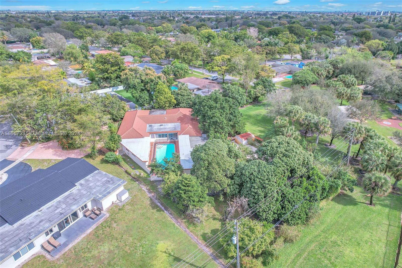 600 CAMELLIA COURT