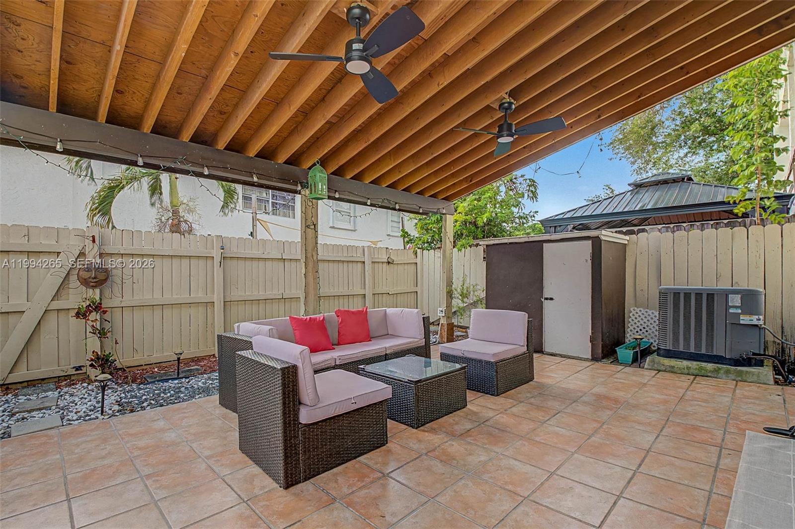 SNAPPER CREEK TOWNHOUSES - Residential