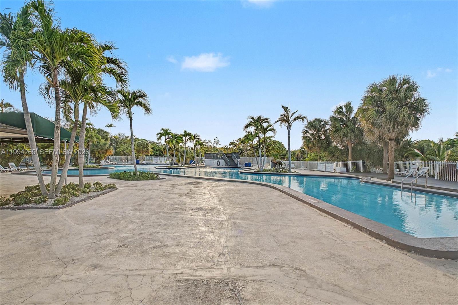 SNAPPER CREEK TOWNHOUSES - Residential