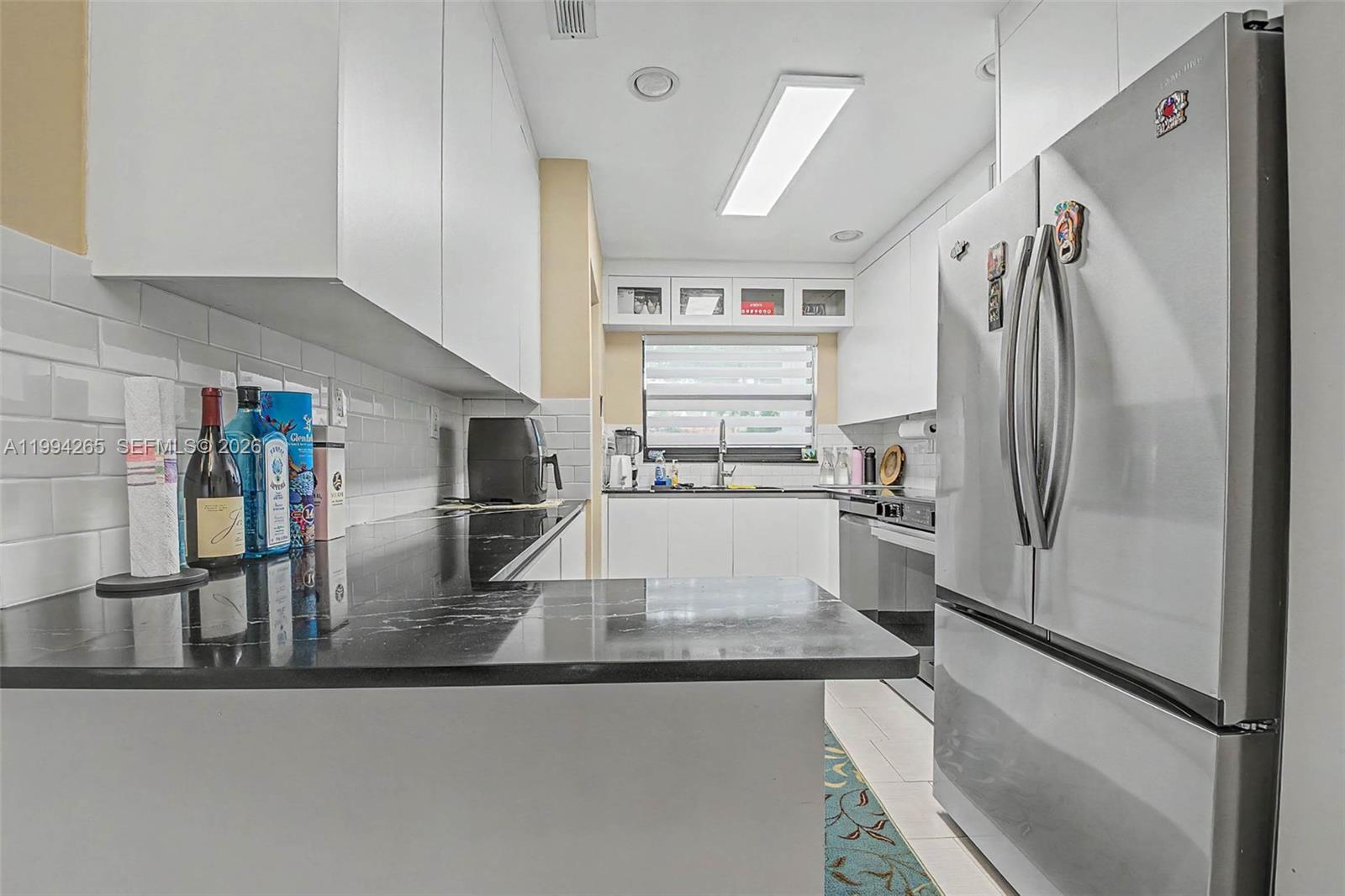 SNAPPER CREEK TOWNHOUSES - Residential