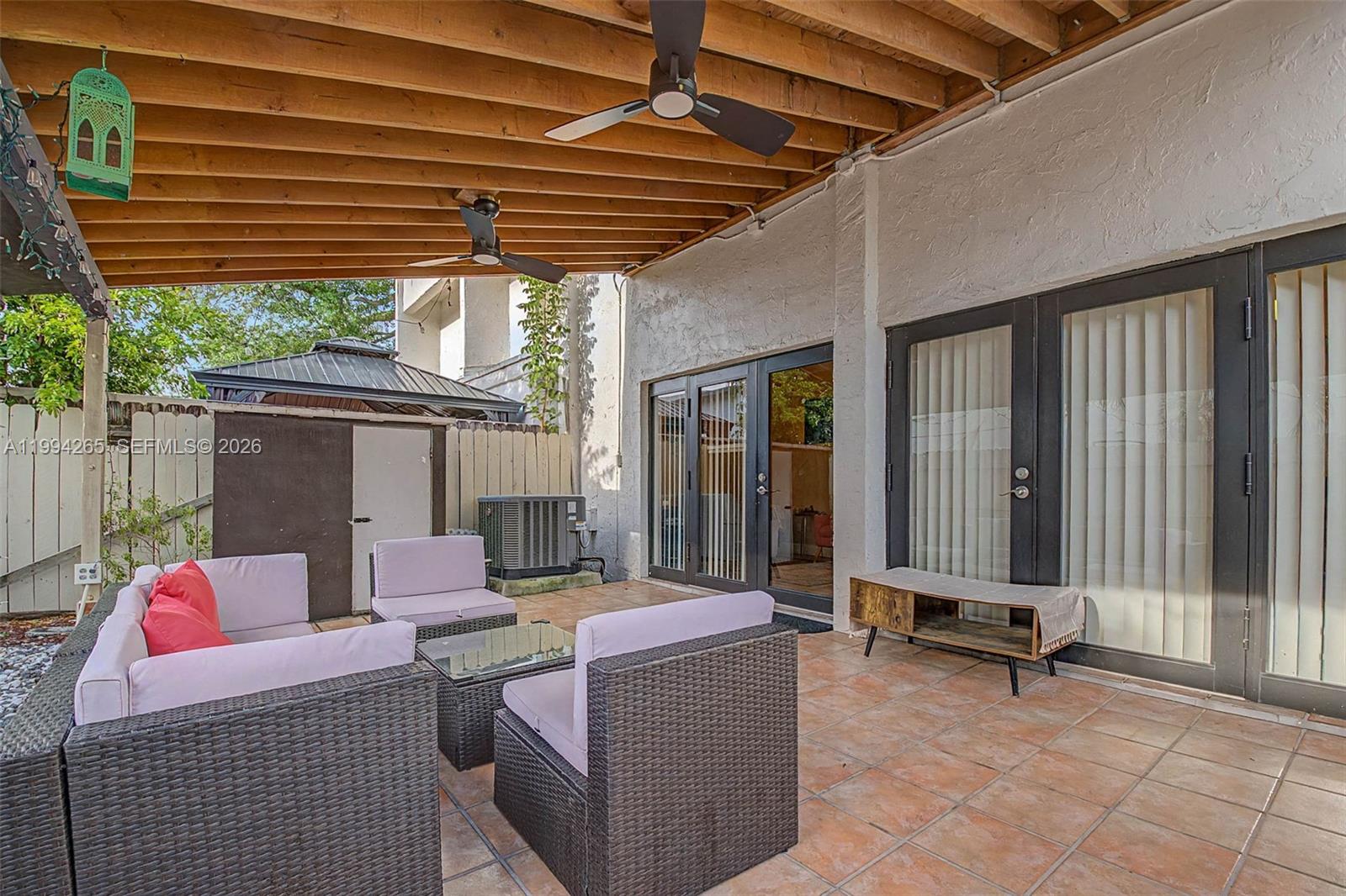 SNAPPER CREEK TOWNHOUSES - Residential