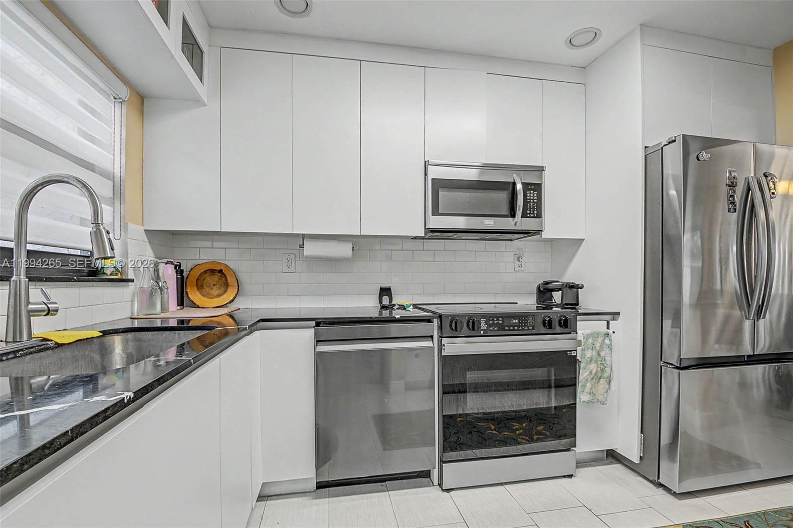 SNAPPER CREEK TOWNHOUSES - Residential