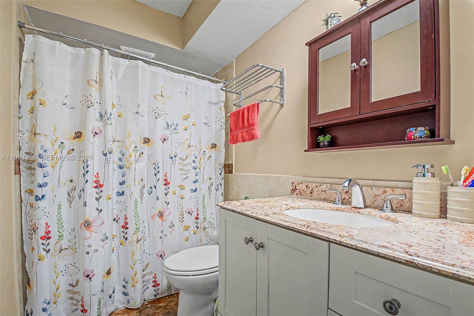 SNAPPER CREEK TOWNHOUSES - Residential