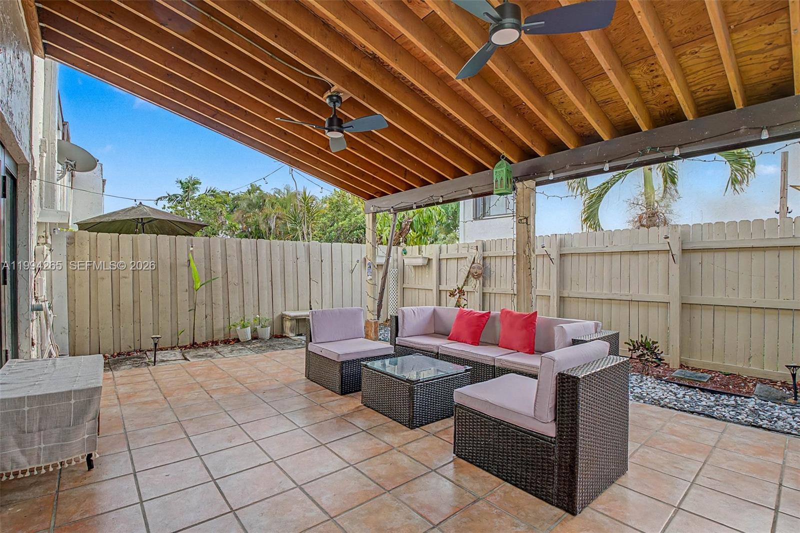 SNAPPER CREEK TOWNHOUSES - Residential