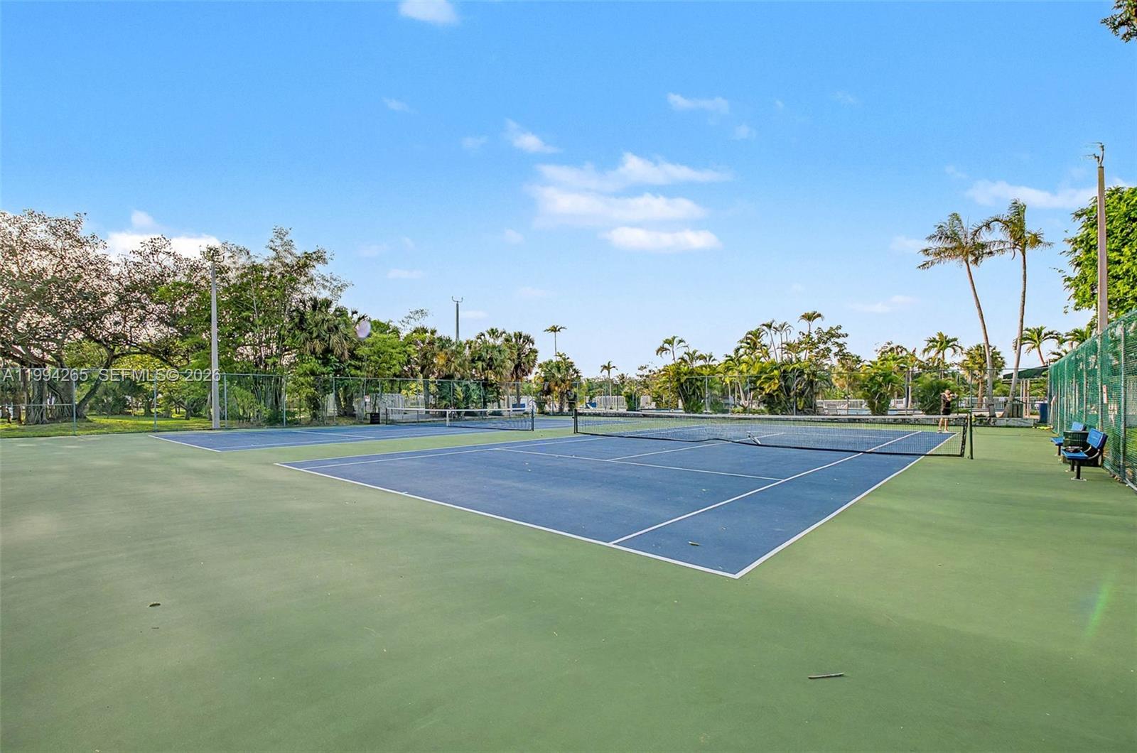 SNAPPER CREEK TOWNHOUSES - Residential