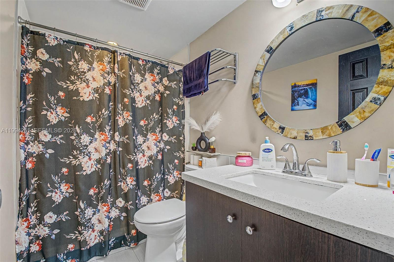 SNAPPER CREEK TOWNHOUSES - Residential