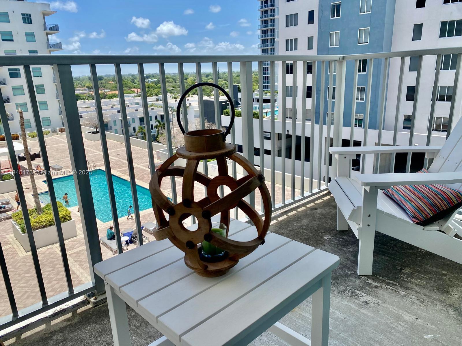 HOLLYWOOD STATION RES CON - Residential