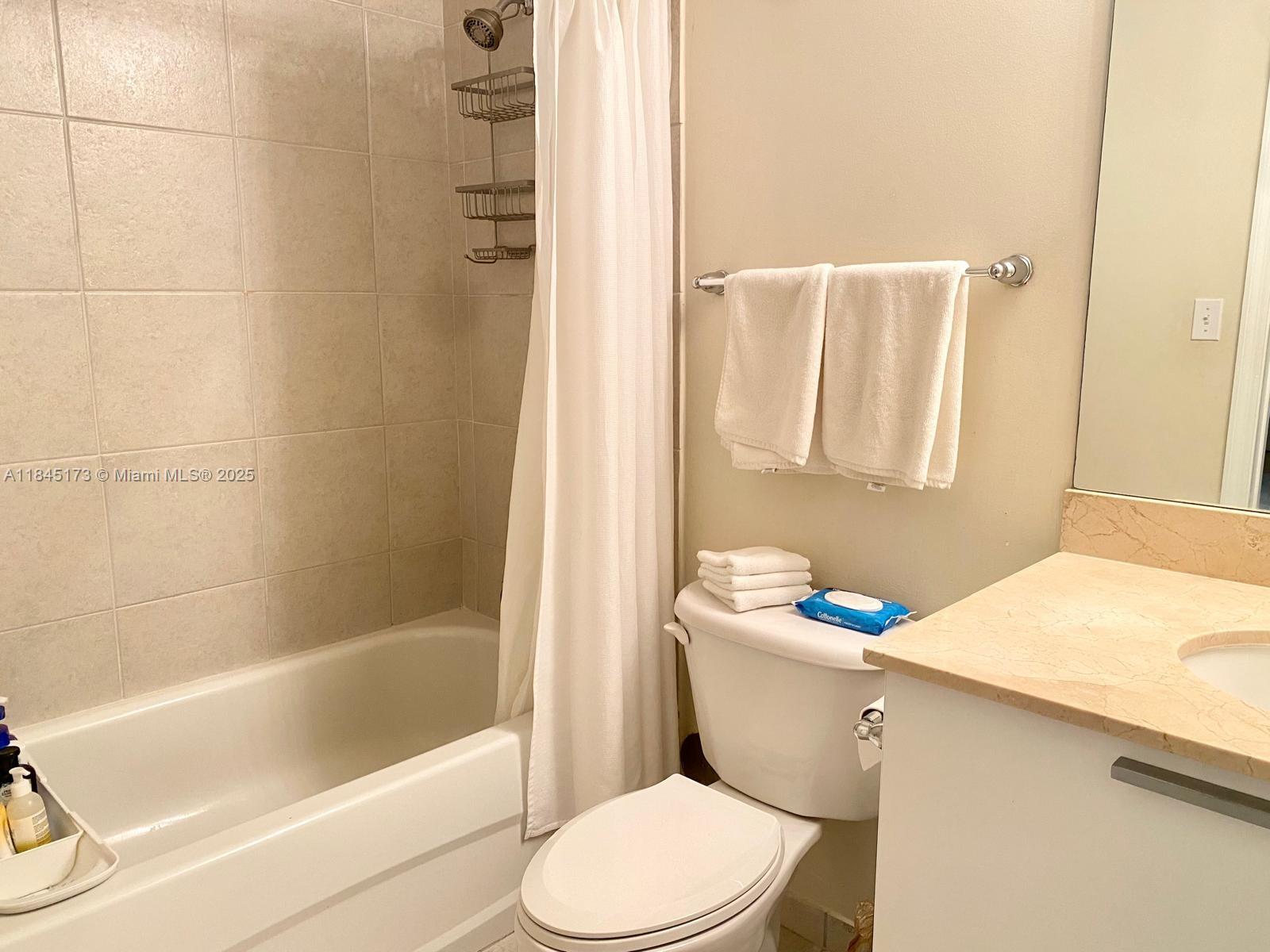 HOLLYWOOD STATION RES CON - Residential