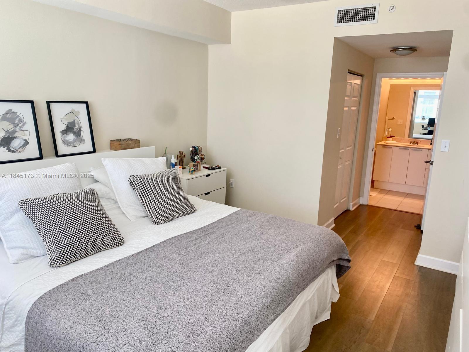 HOLLYWOOD STATION RES CON - Residential