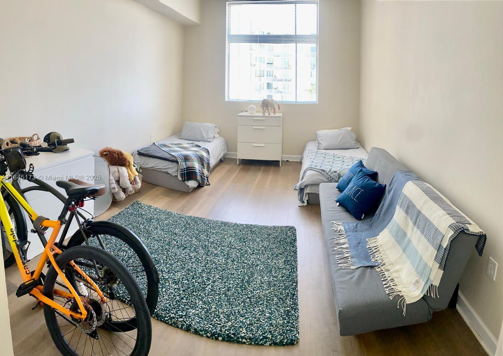 HOLLYWOOD STATION RES CON - Residential