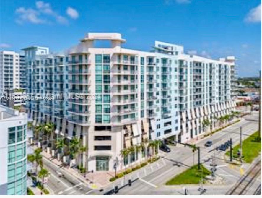 Excellent 2BED 2 BATH AND TWO PARKINGS in luxury Condo , on nicely positioned 7th floor with direct pool view and balcony with Impact Windows. European style kitchen layout features granite countertops & stainless steel appliances. Master bedroom with a whirlpool tub, a step-in shower, a walk-in closet . WASHER AND DRYER. Amenities with heated pool, Gym , Billard & TV room, 24 hours attended lobby and secure package pickup, valet parking service, on site Management office . Live in the heart of hollywood . Don't miss this option in ones of the greatest development and valuation areas in South Florida , walk to restaaurants, Banks, Market and just 3 miles to the Beach. Can be rented Inmediately.