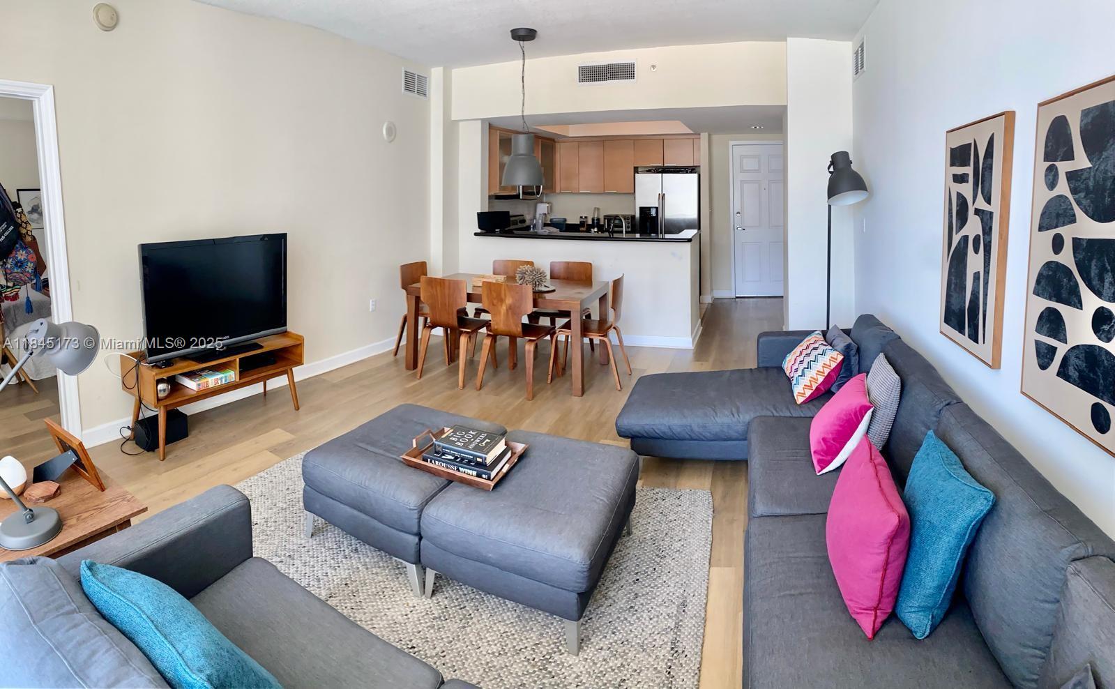 HOLLYWOOD STATION RES CON - Residential