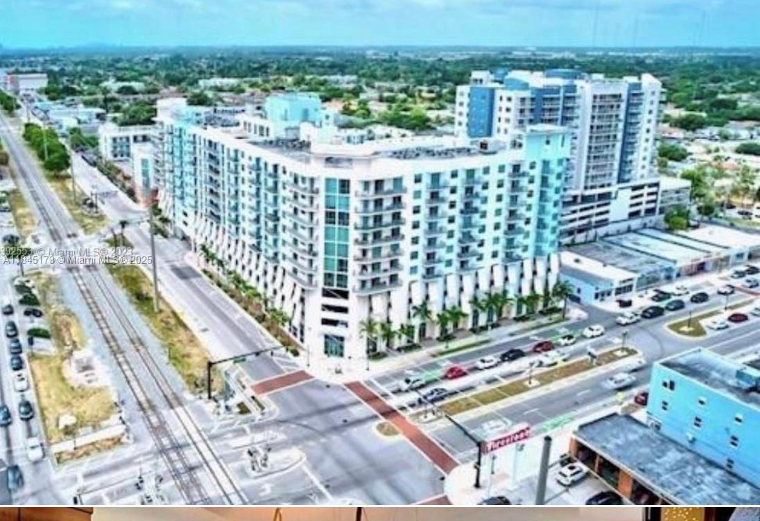 HOLLYWOOD STATION RES CON - Residential