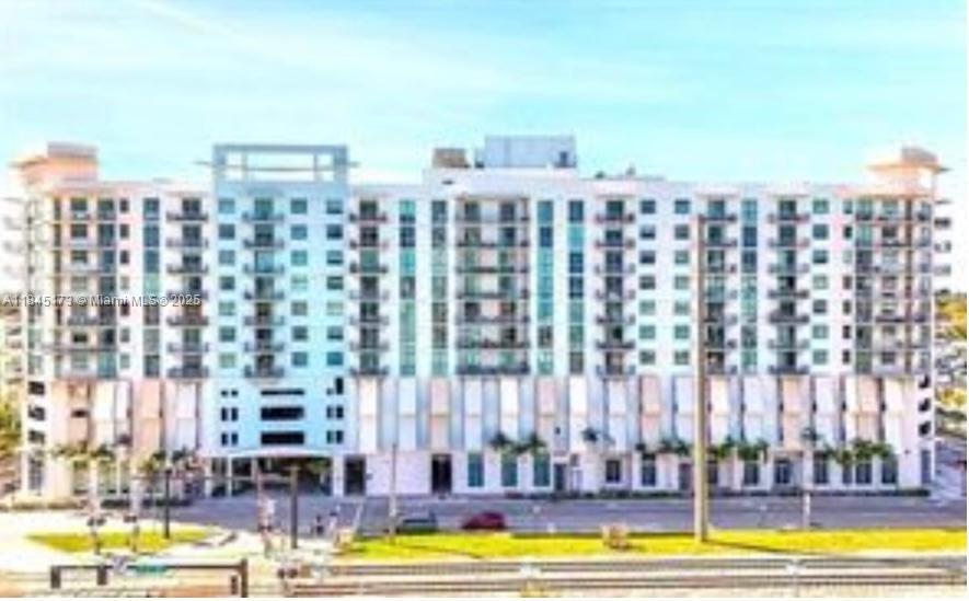 HOLLYWOOD STATION RES CON - Residential