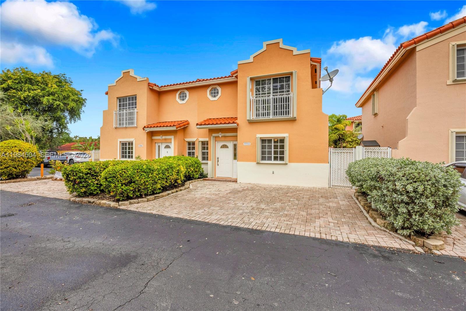 VILLAS OF BARCELONA - Residential