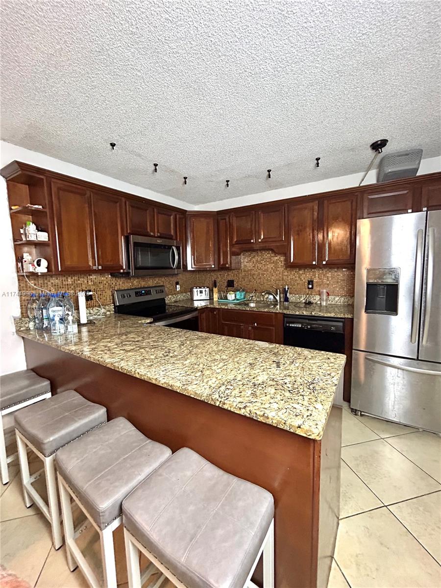 2832 SW 12th St 2832