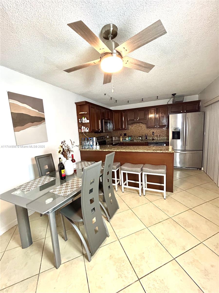 2832 SW 12th St 2832