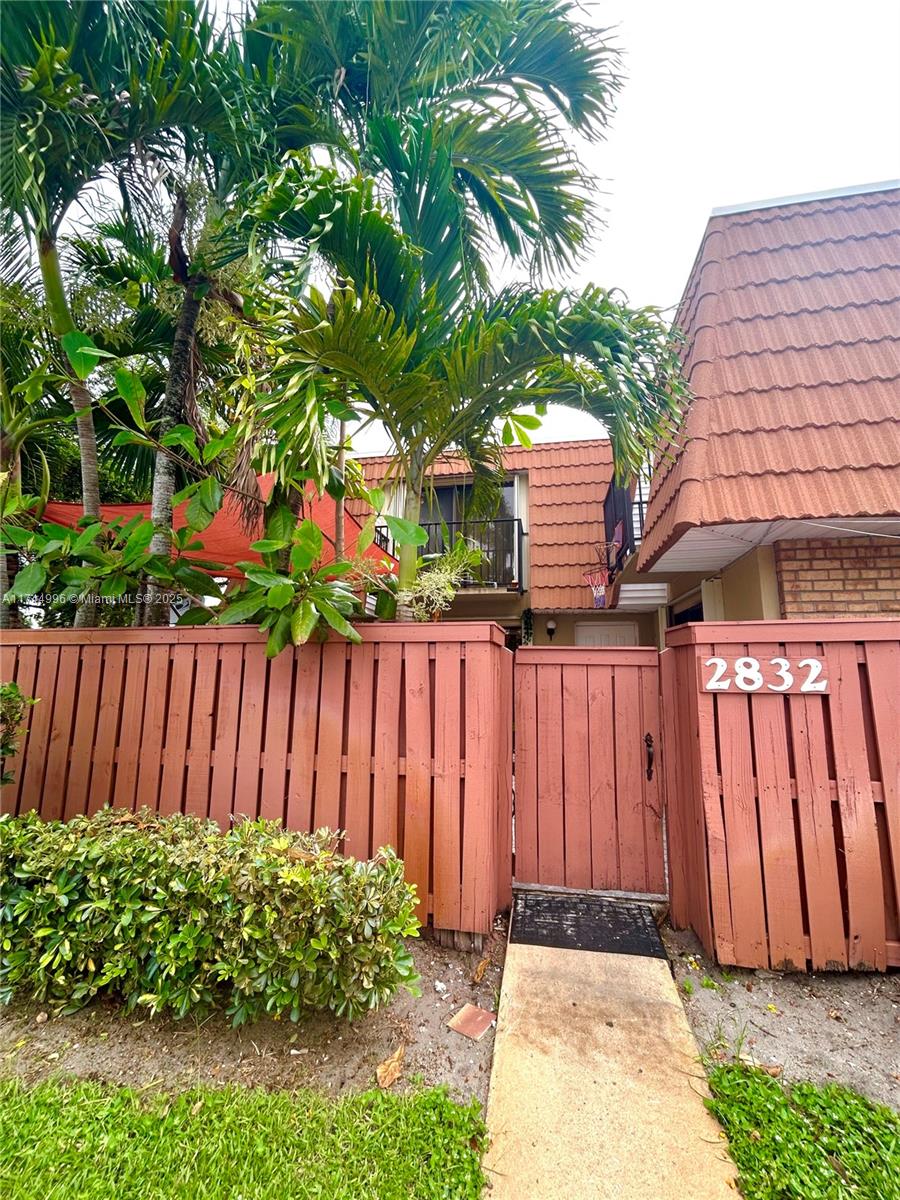 2832 SW 12th St 2832
