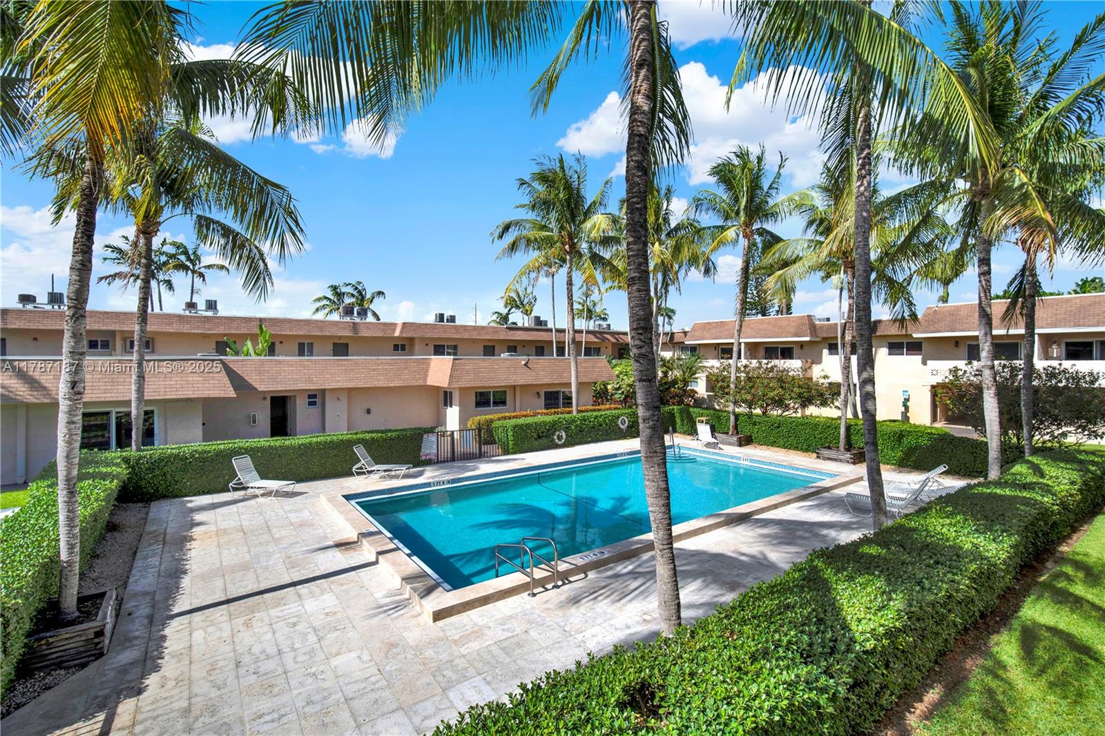 Rental Property at 14500 Sw 88th Ave 204, Palmetto Bay, Miami-Dade County, Florida - Bedrooms: 2 
Bathrooms: 2  - $2,300 MO.