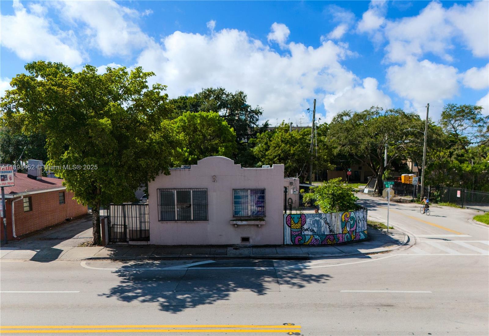 View photos, virtual tours, details... 100 NE 54th St