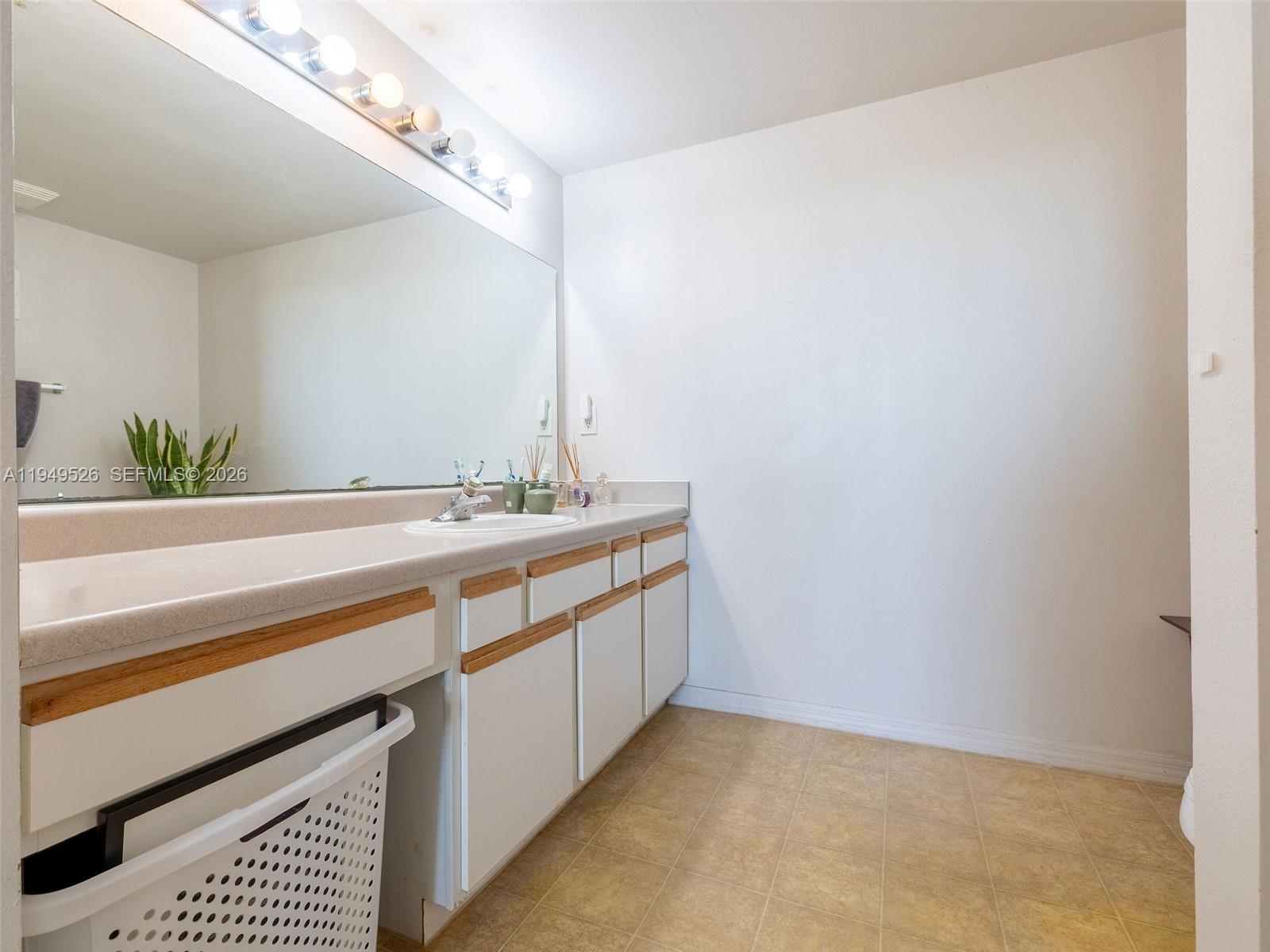 THE MARQUESA - Residential