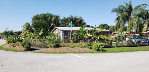 Single Family Residence in Miami Gardens FL 16830 40th Ave.jpg
