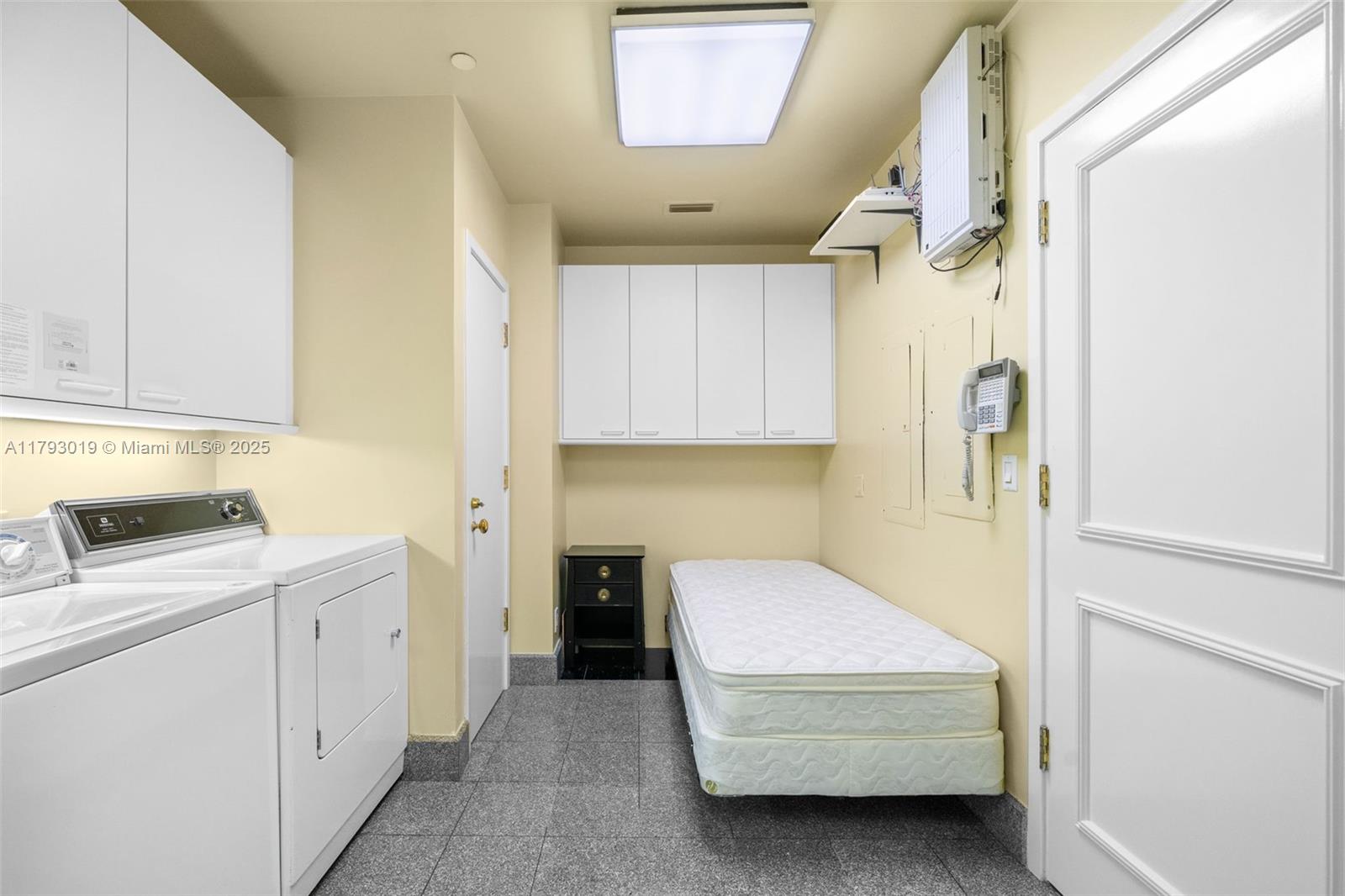 BAL HARBOUR TOWER CONDO - Residential