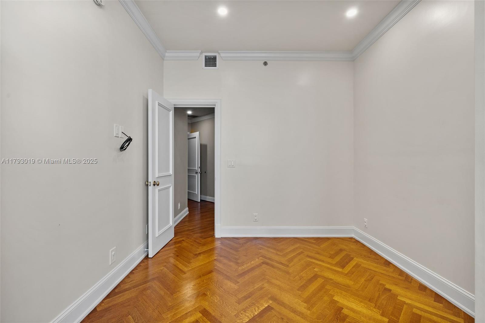 BAL HARBOUR TOWER CONDO - Residential