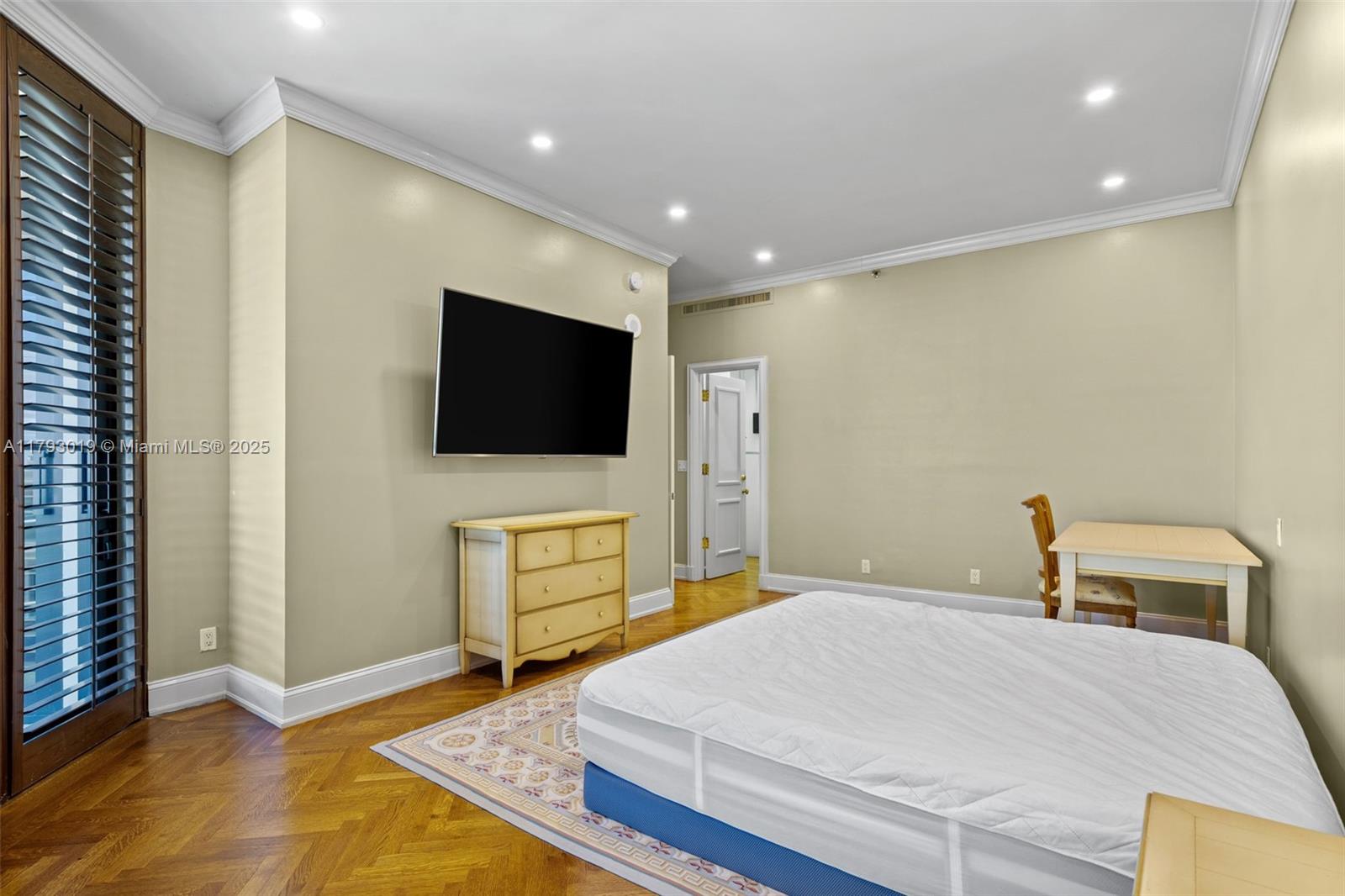 BAL HARBOUR TOWER CONDO - Residential