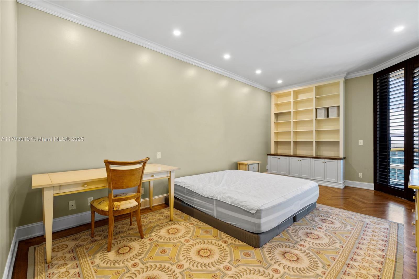 BAL HARBOUR TOWER CONDO - Residential