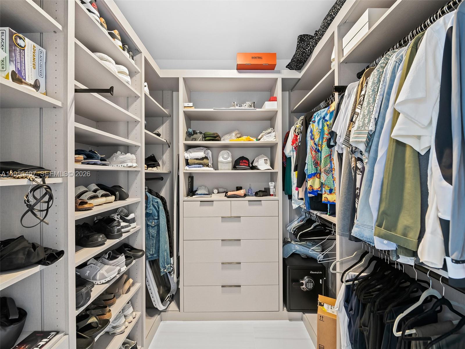 LAS OLAS RIVER HOUSE COND - Residential