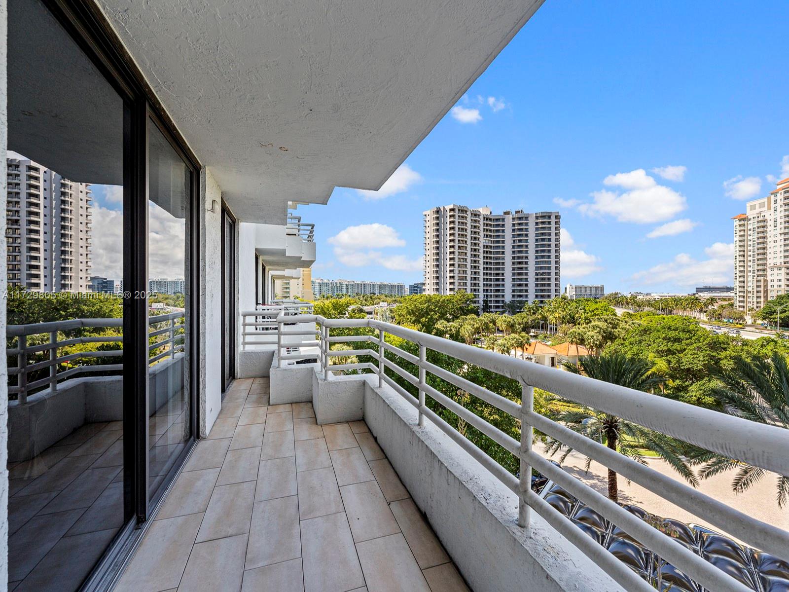 PARC CENTRAL AVENTURA EAS - Residential