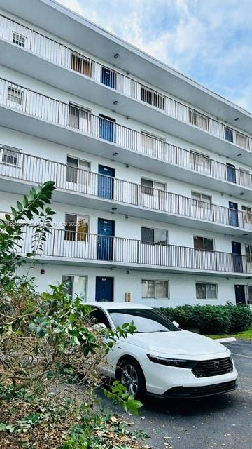 LAKESHORE AT UNIVERSITY P - Residential