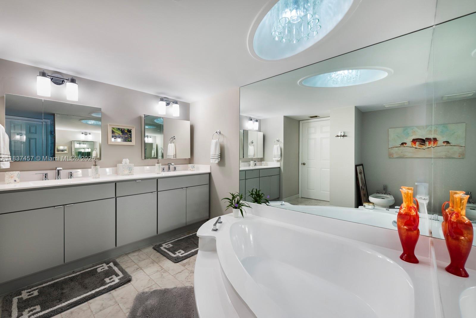 TOWERS OF QUAYSIDE CONDO - Residential