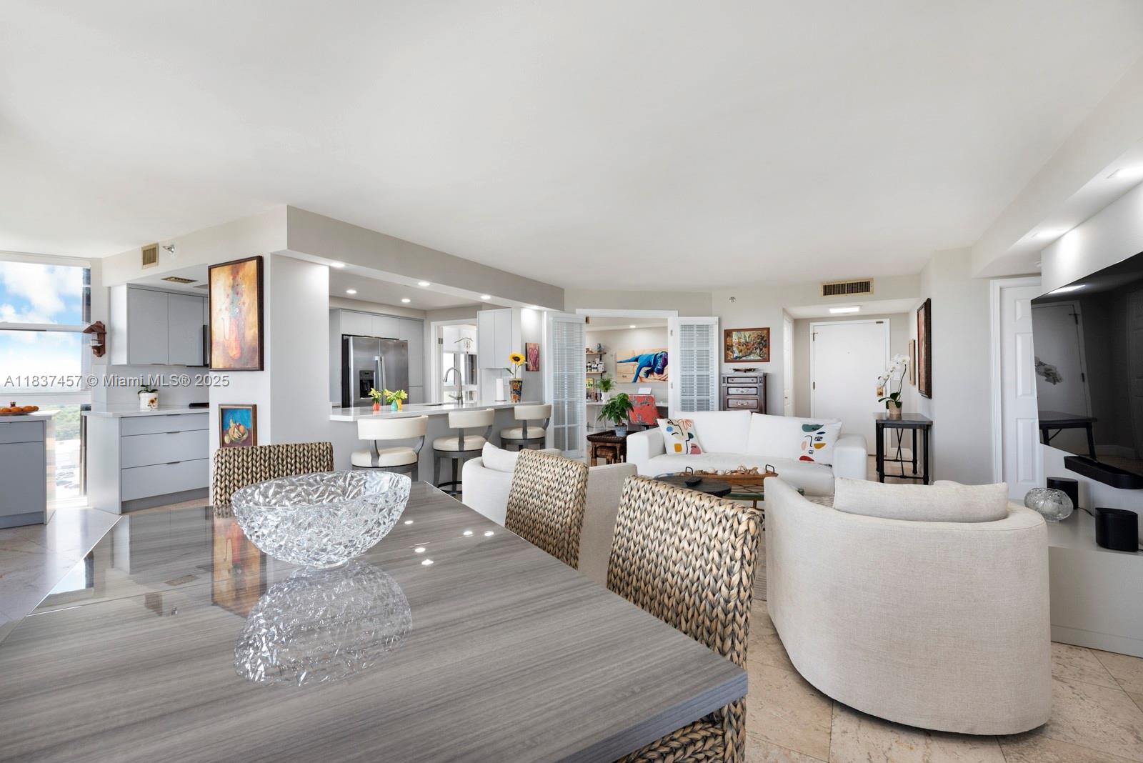 TOWERS OF QUAYSIDE CONDO - Residential