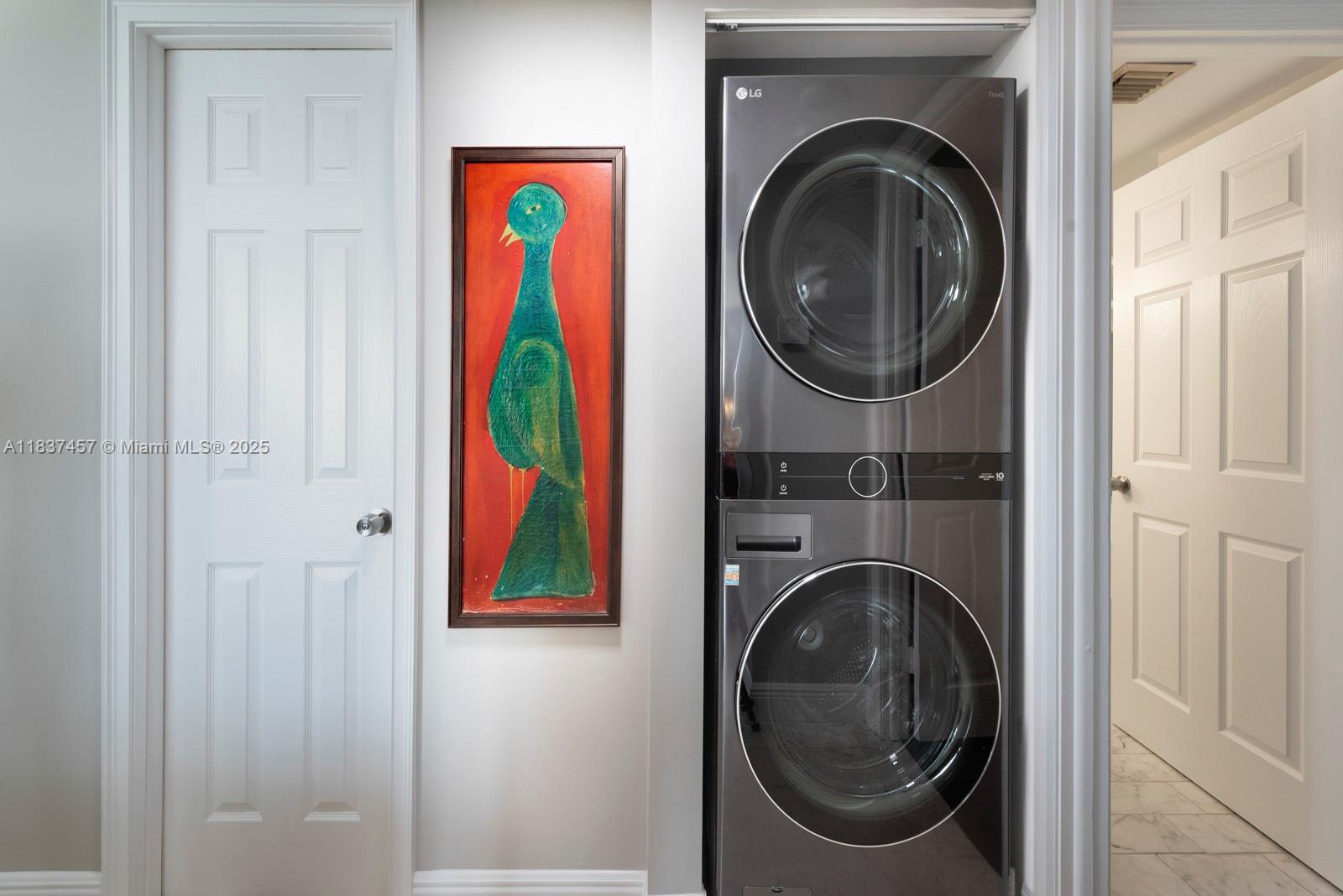 TOWERS OF QUAYSIDE CONDO - Residential