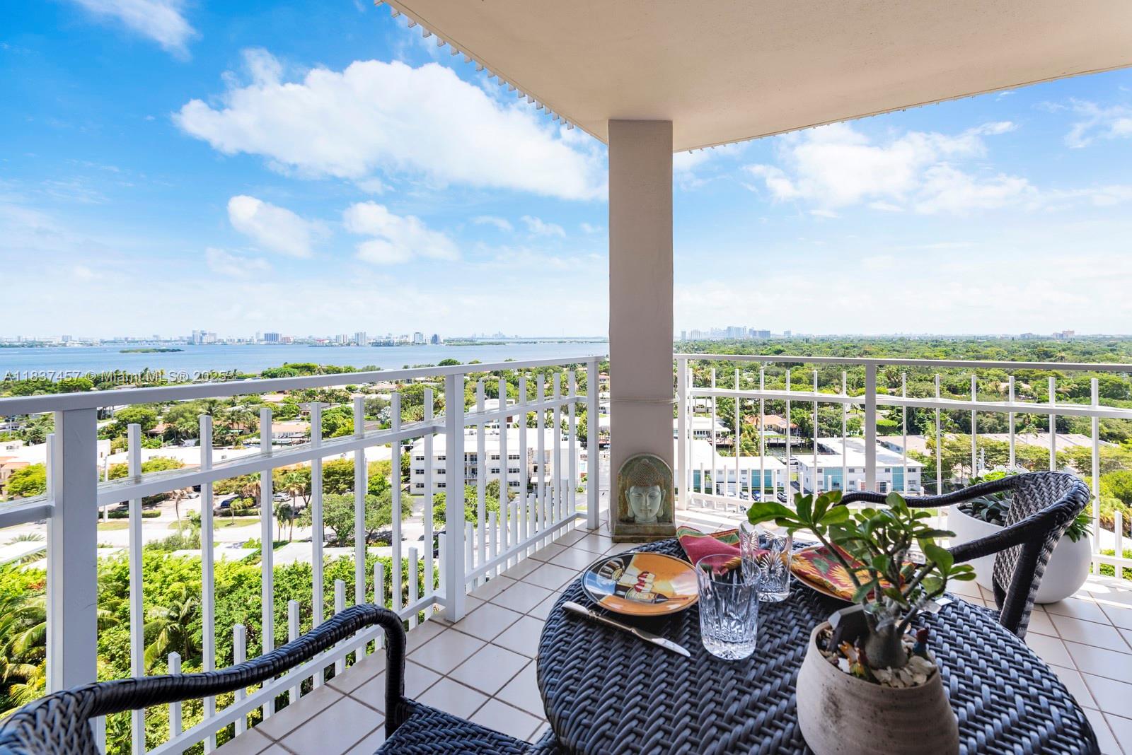 TOWERS OF QUAYSIDE CONDO - Residential