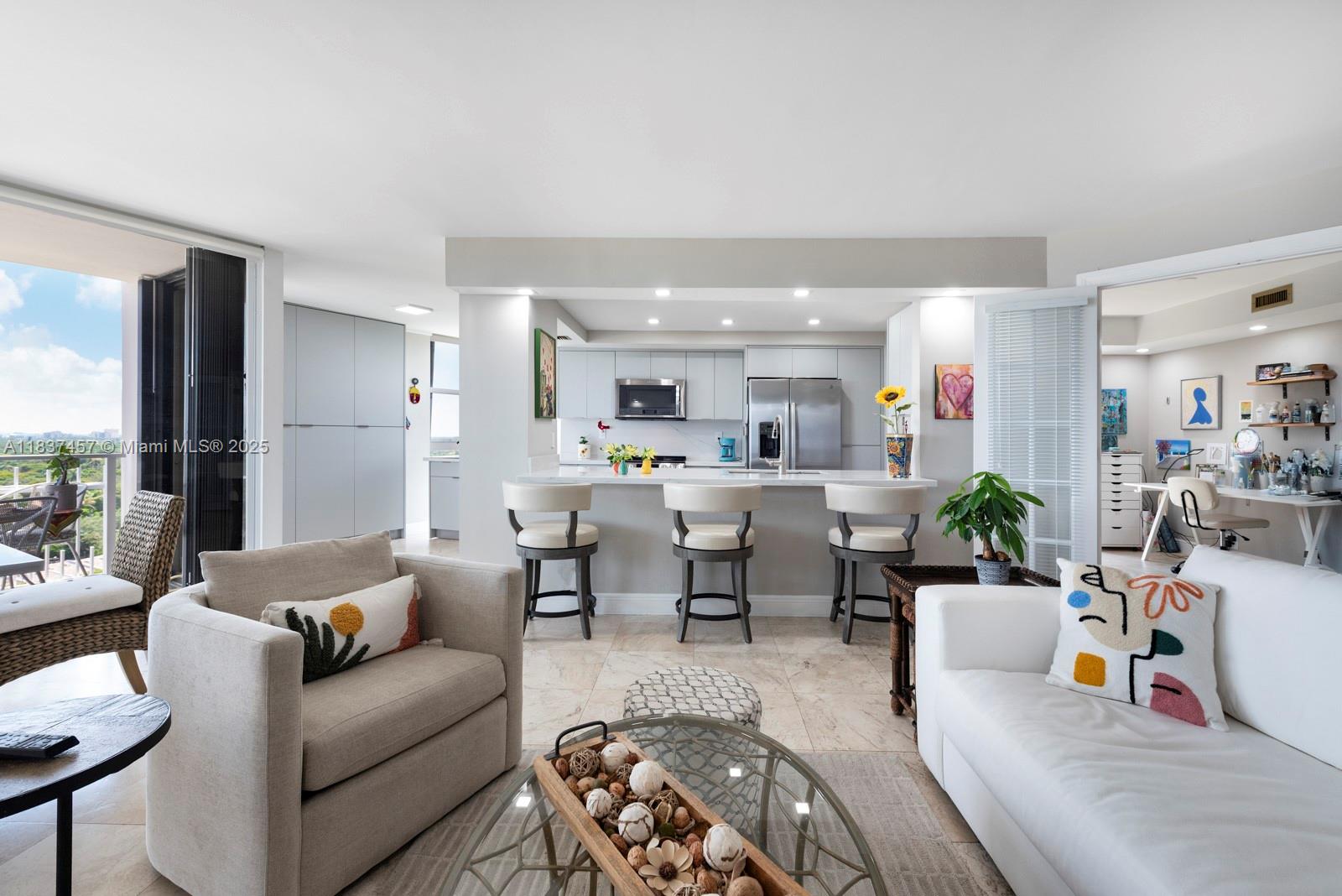 TOWERS OF QUAYSIDE CONDO - Residential