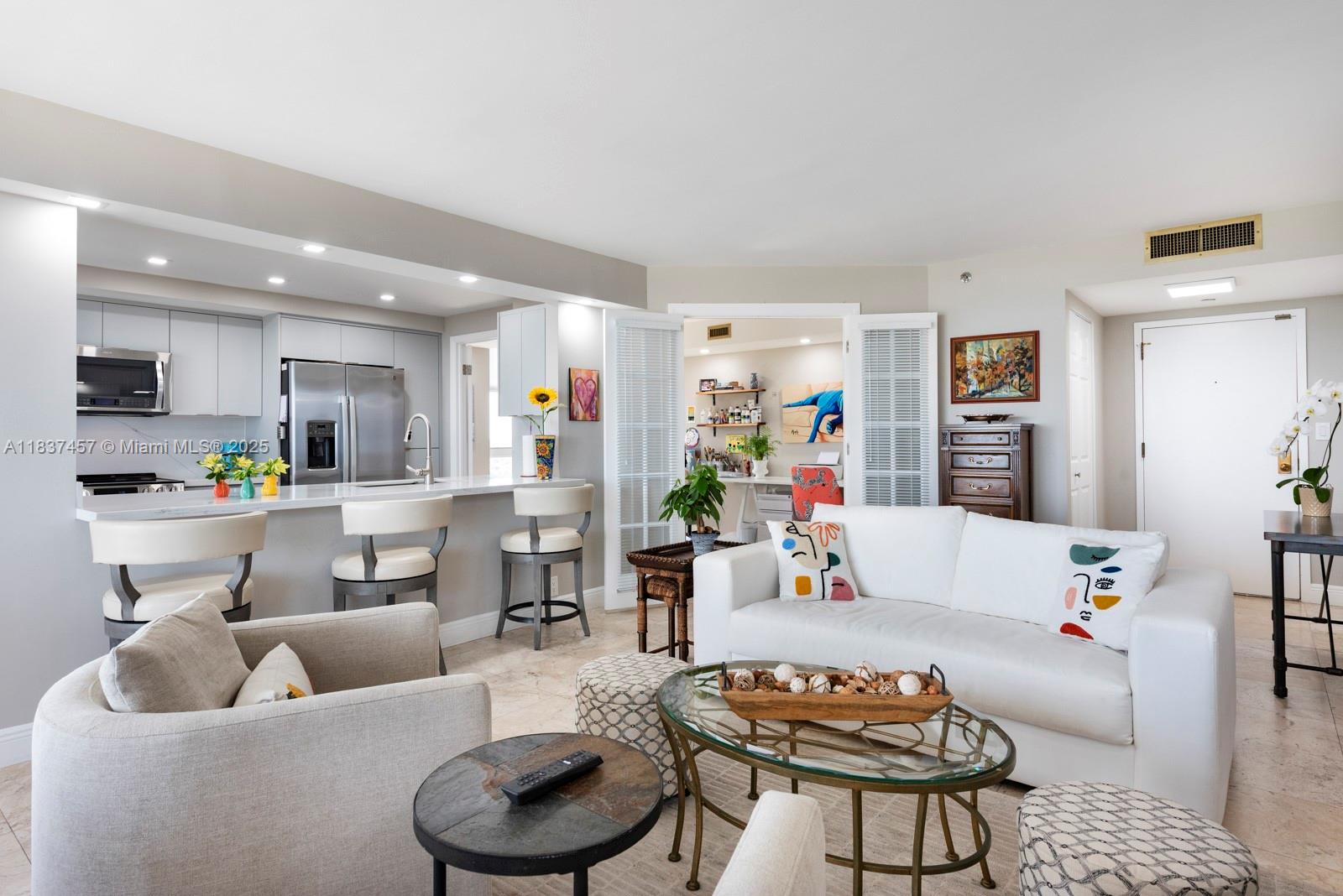 TOWERS OF QUAYSIDE CONDO - Residential