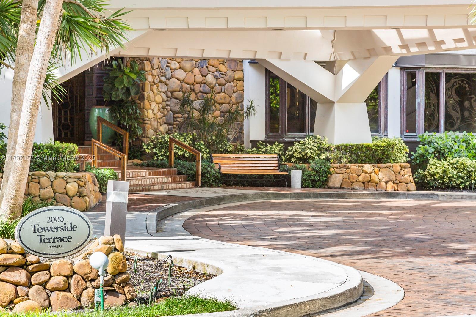 TOWERS OF QUAYSIDE CONDO - Residential